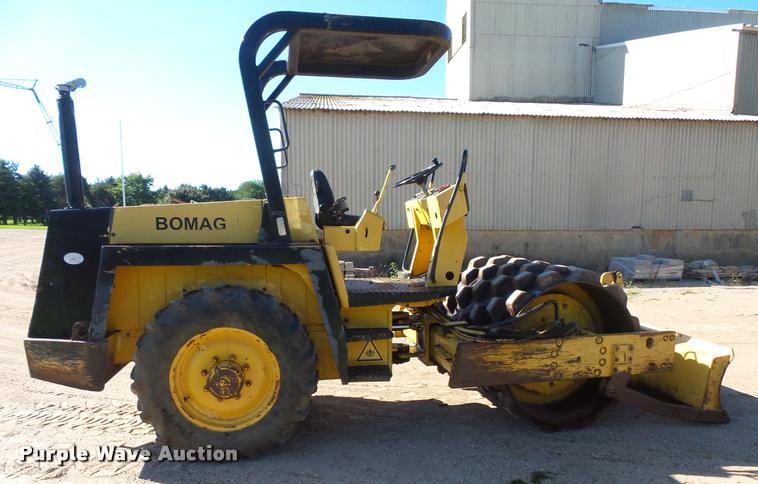 image for item DB8213 1999 Bomag BW142PDB-2 single drum compactor