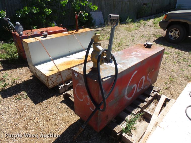 image for item DB8216 (3) fuel tanks