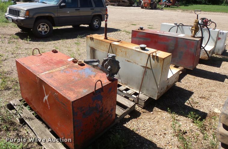 image for item DB8216 (3) fuel tanks