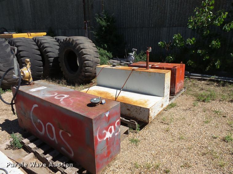 image for item DB8216 (3) fuel tanks