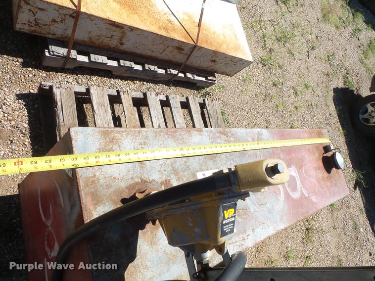 image for item DB8216 (3) fuel tanks