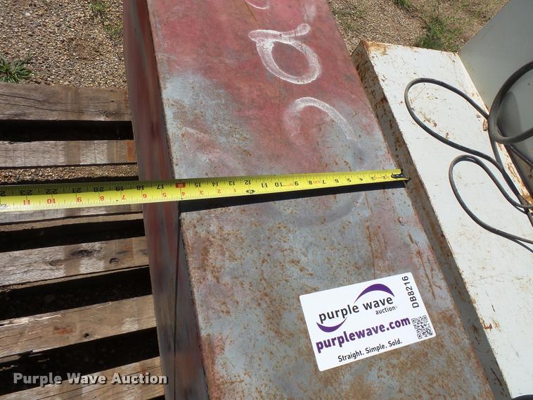 image for item DB8216 (3) fuel tanks