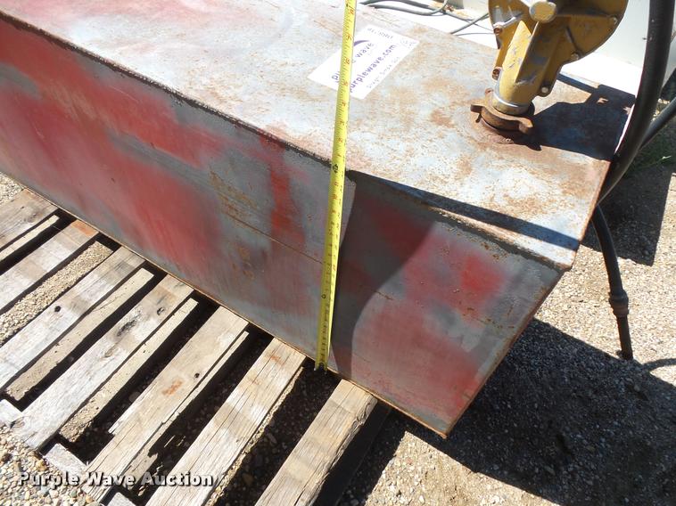 image for item DB8216 (3) fuel tanks