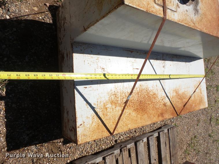 image for item DB8216 (3) fuel tanks