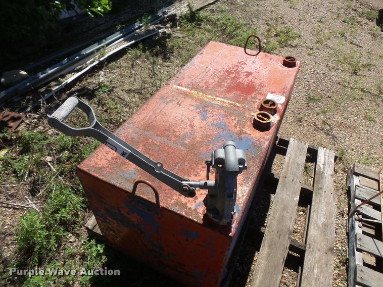 image for item DB8216 (3) fuel tanks