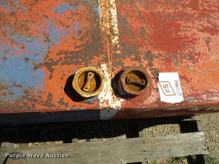 image for item DB8216 (3) fuel tanks