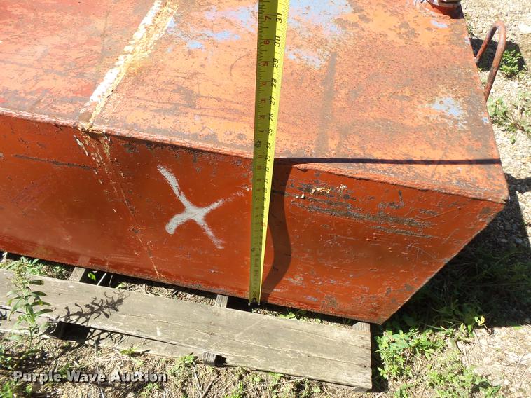 image for item DB8216 (3) fuel tanks