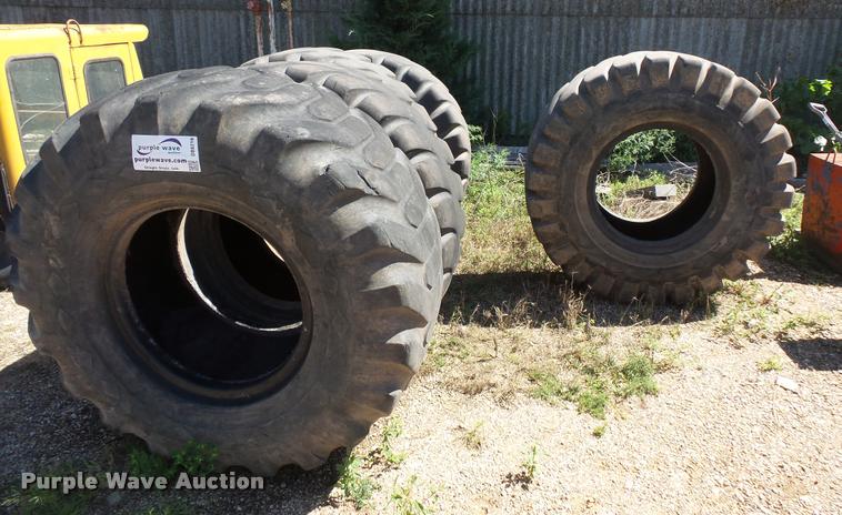 image for item DB8218 (5) Goodyear 20.5-25 loader tires