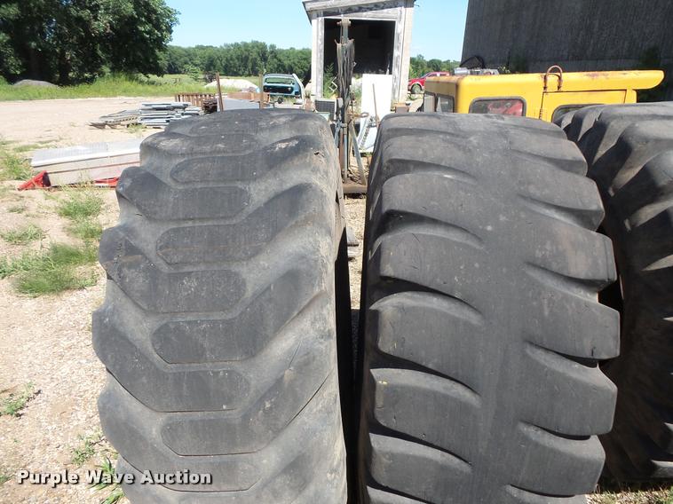 image for item DB8218 (5) Goodyear 20.5-25 loader tires