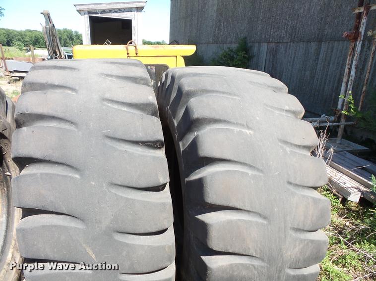 image for item DB8218 (5) Goodyear 20.5-25 loader tires