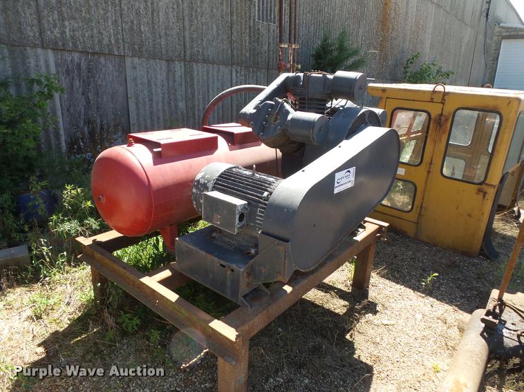 image for item DB8220 Ingersoll Rand air compressor