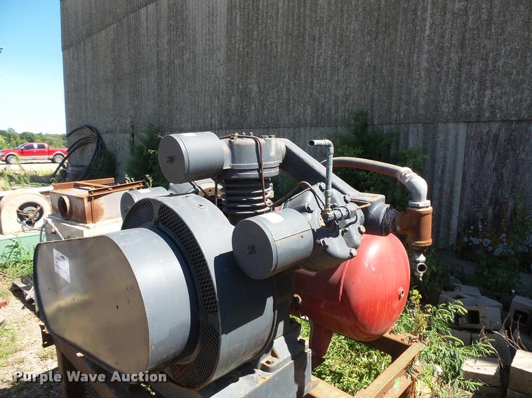 image for item DB8220 Ingersoll Rand air compressor