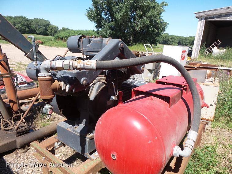 image for item DB8220 Ingersoll Rand air compressor