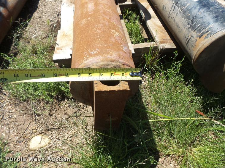 image for item DB8222 (2) hydraulic cylinders