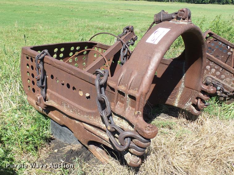 Hendrix dragline bucket in Estherville, IA Item DB8235 sold Purple Wave