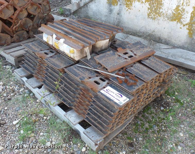 image for item DB8241 Excavator tracks