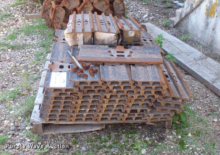 image for item DB8241 Excavator tracks