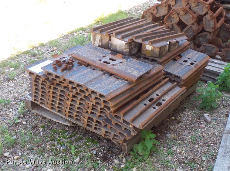 image for item DB8241 Excavator tracks