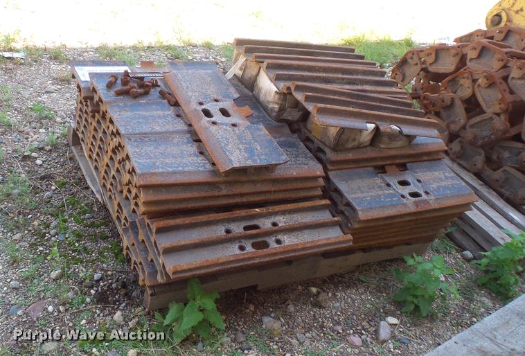 image for item DB8241 Excavator tracks