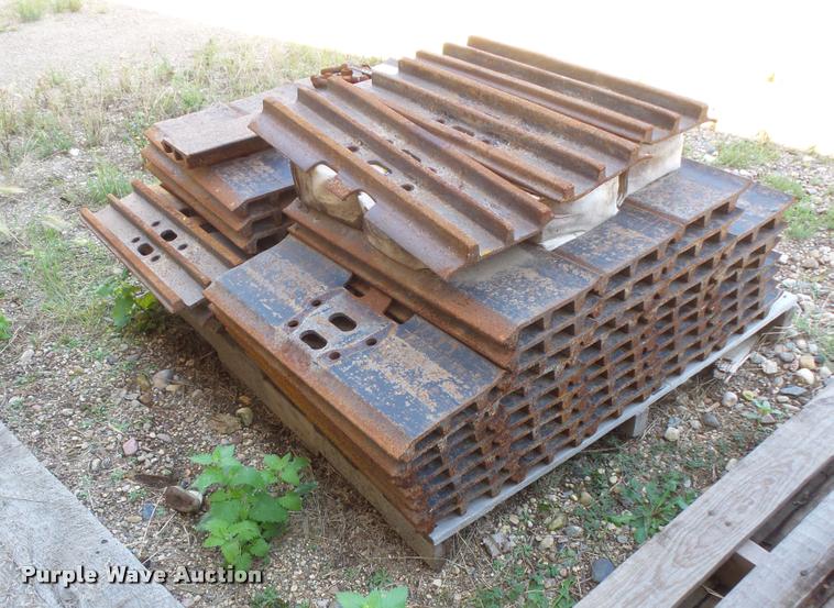 image for item DB8241 Excavator tracks