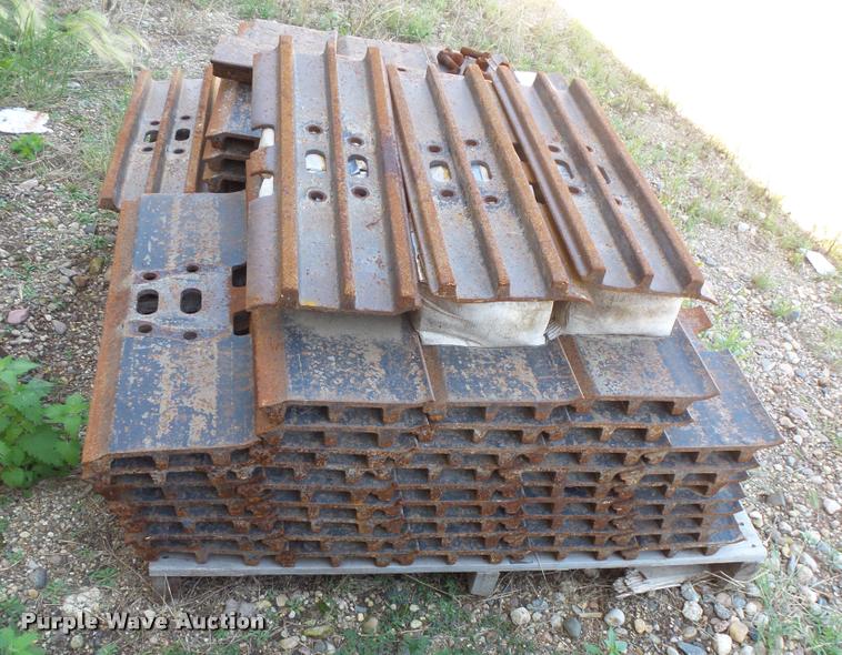 image for item DB8241 Excavator tracks