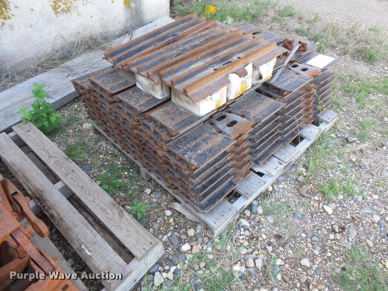 image for item DB8241 Excavator tracks