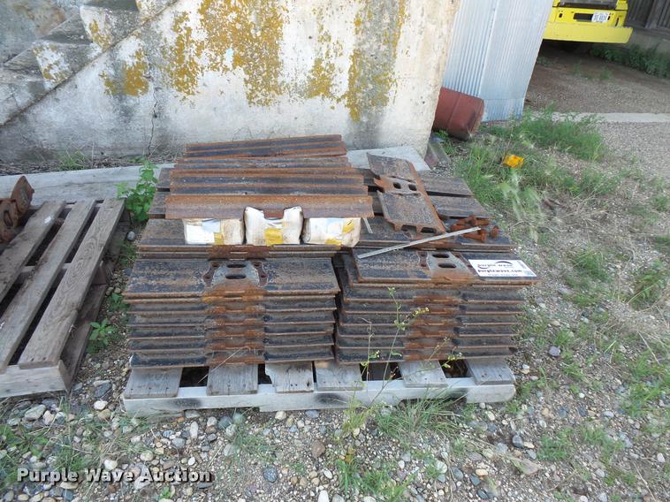 image for item DB8241 Excavator tracks