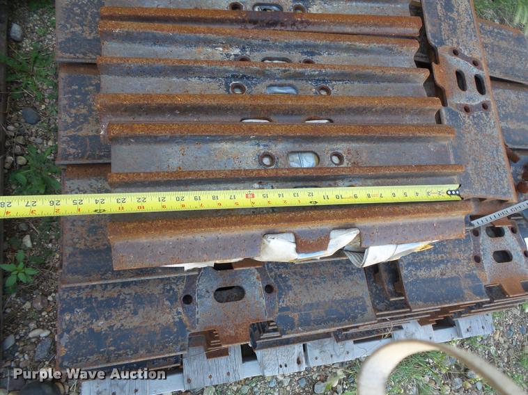 image for item DB8241 Excavator tracks