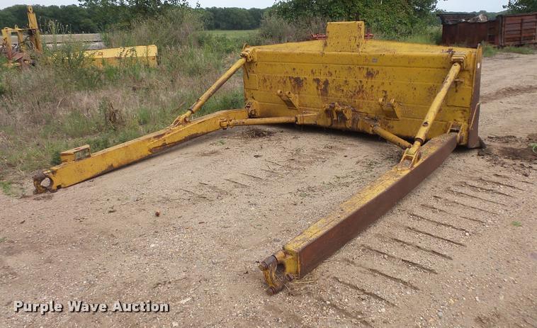 image for item DB8244 Caterpillar D7E crawler dozer