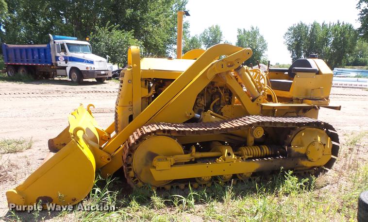 image for item DB8247 Caterpillar D4H crawler loader