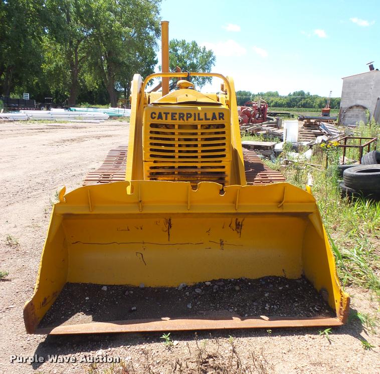 image for item DB8247 Caterpillar D4H crawler loader