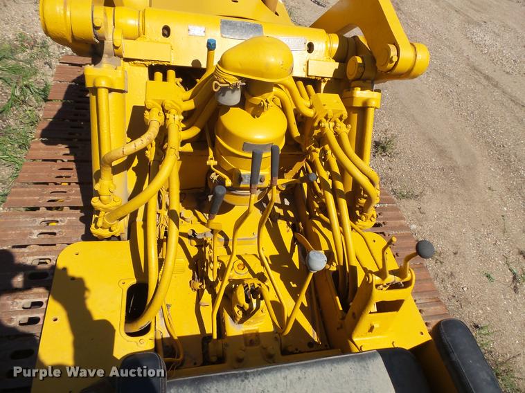 image for item DB8247 Caterpillar D4H crawler loader