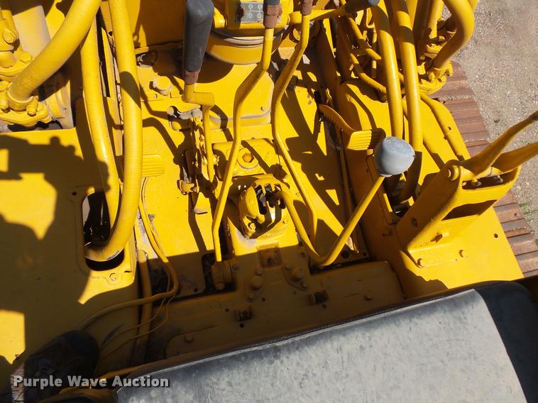 image for item DB8247 Caterpillar D4H crawler loader