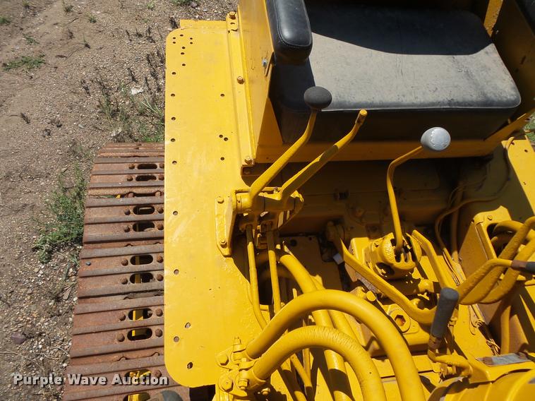 image for item DB8247 Caterpillar D4H crawler loader