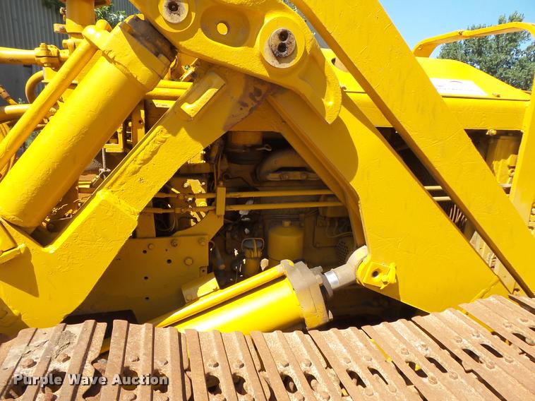 image for item DB8247 Caterpillar D4H crawler loader