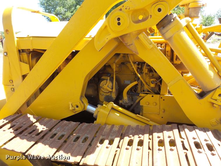 image for item DB8247 Caterpillar D4H crawler loader