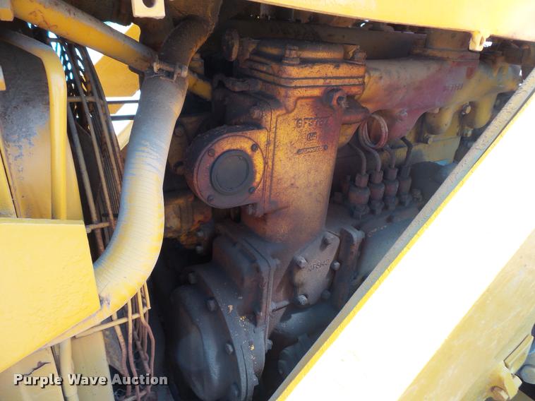 image for item DB8247 Caterpillar D4H crawler loader