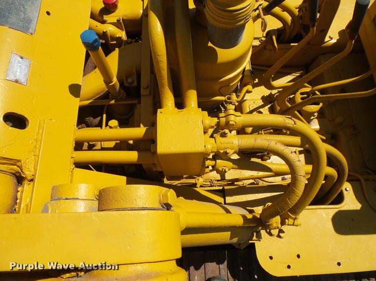 image for item DB8247 Caterpillar D4H crawler loader