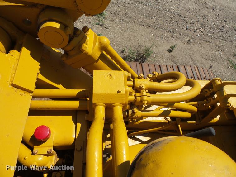 image for item DB8247 Caterpillar D4H crawler loader