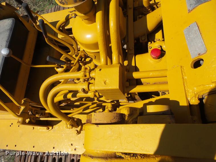 image for item DB8247 Caterpillar D4H crawler loader