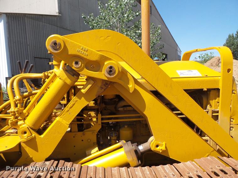 image for item DB8247 Caterpillar D4H crawler loader
