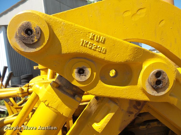 image for item DB8247 Caterpillar D4H crawler loader