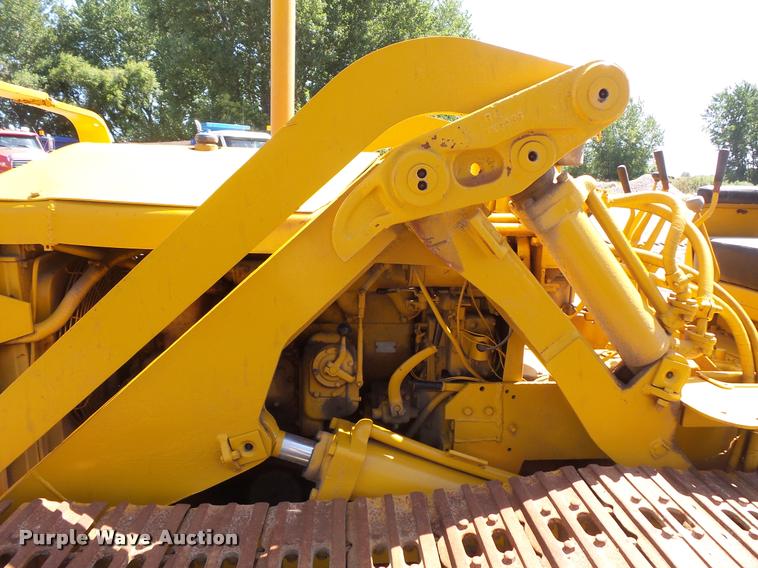 image for item DB8247 Caterpillar D4H crawler loader