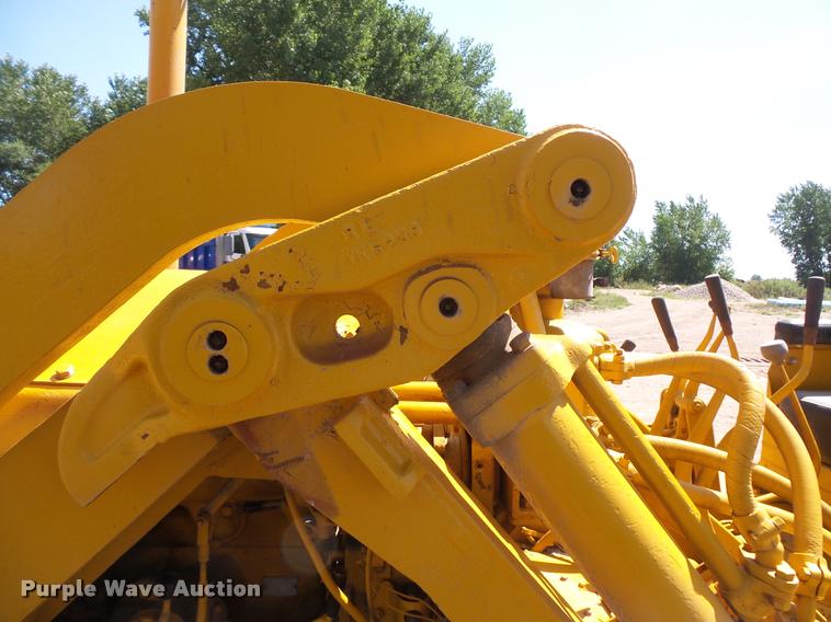image for item DB8247 Caterpillar D4H crawler loader