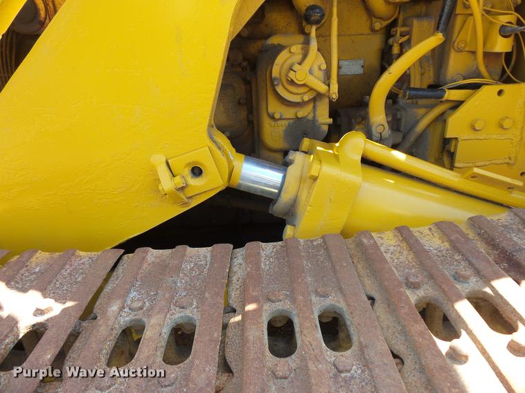 image for item DB8247 Caterpillar D4H crawler loader