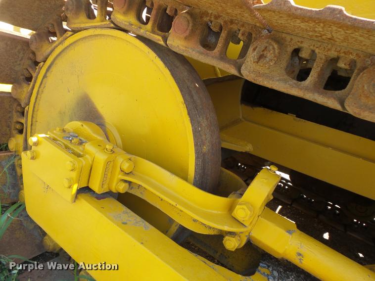 image for item DB8247 Caterpillar D4H crawler loader