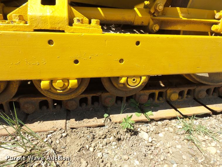 image for item DB8247 Caterpillar D4H crawler loader