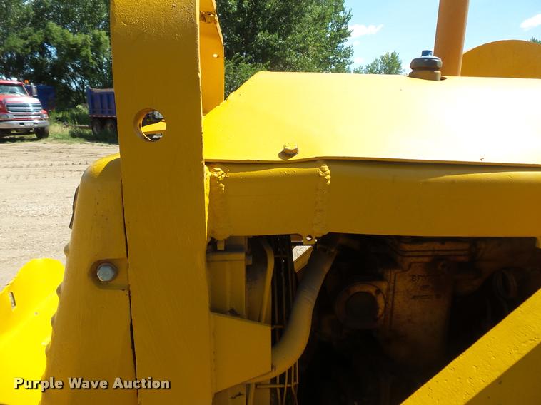 image for item DB8247 Caterpillar D4H crawler loader