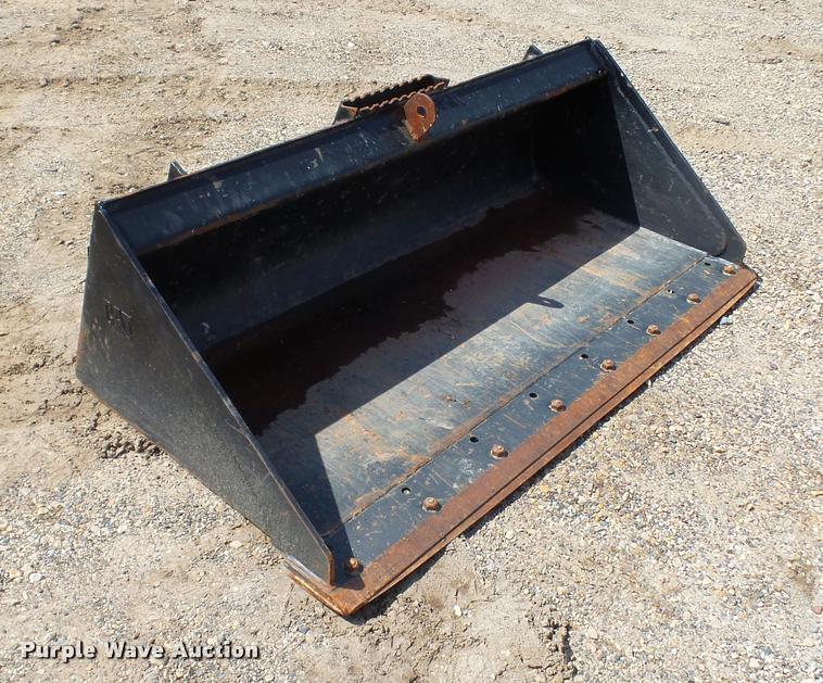 image for item DC2731 Caterpillar skid steer bucket