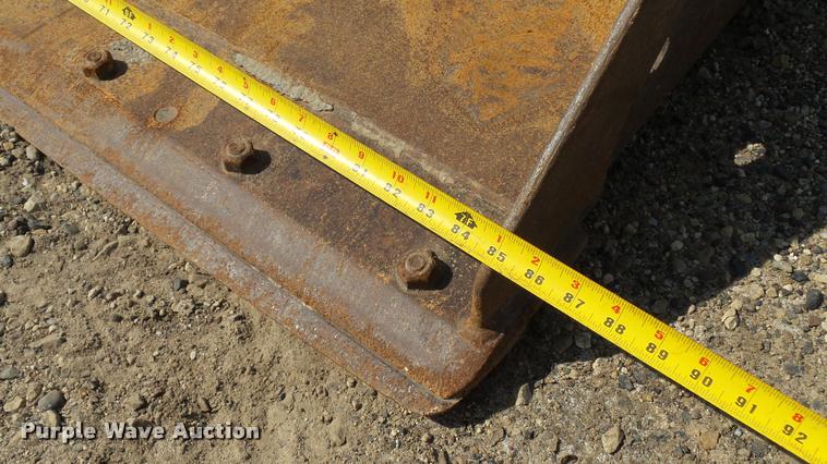 image for item DC2736 Caterpillar skid steer bucket